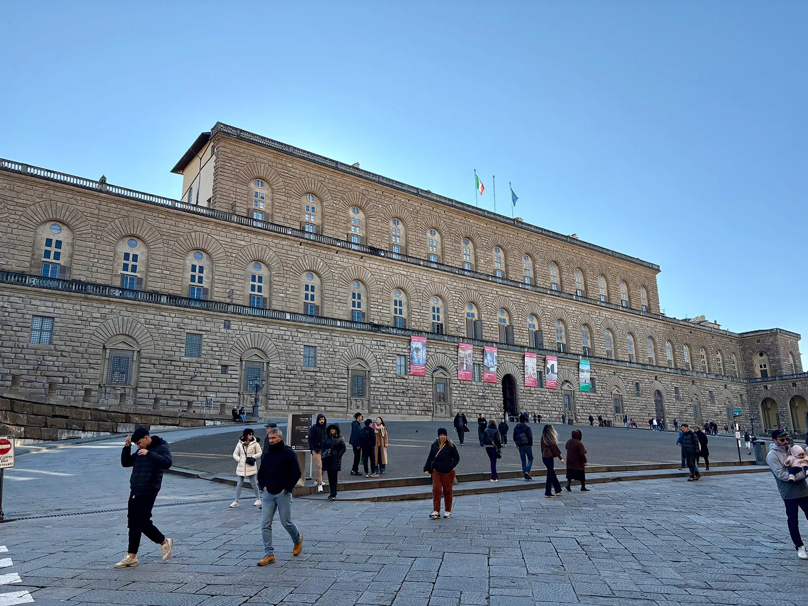A fachada imponente do Palazzo Pitti