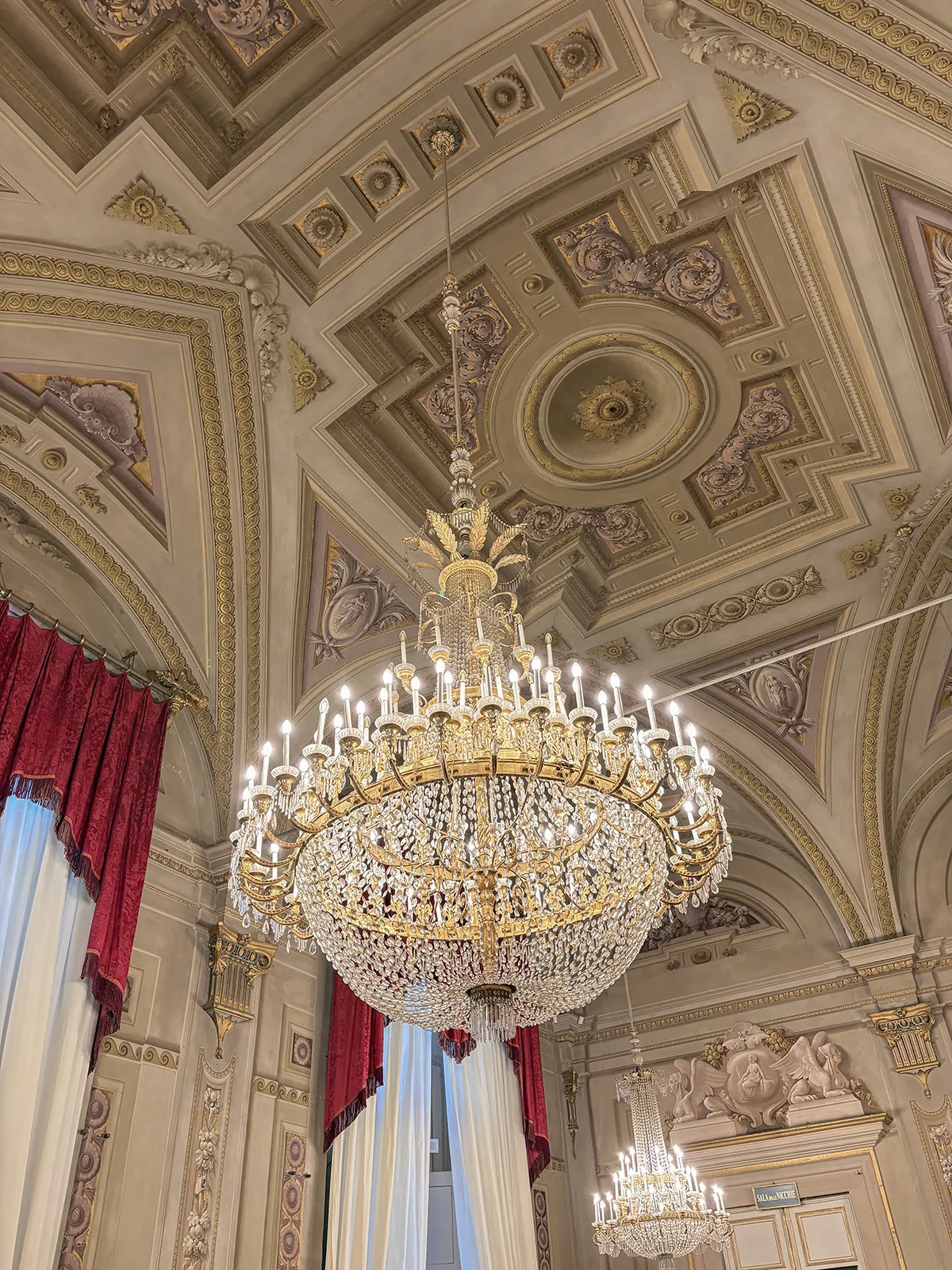 Detalhes arquitetônicos dos salões nobres