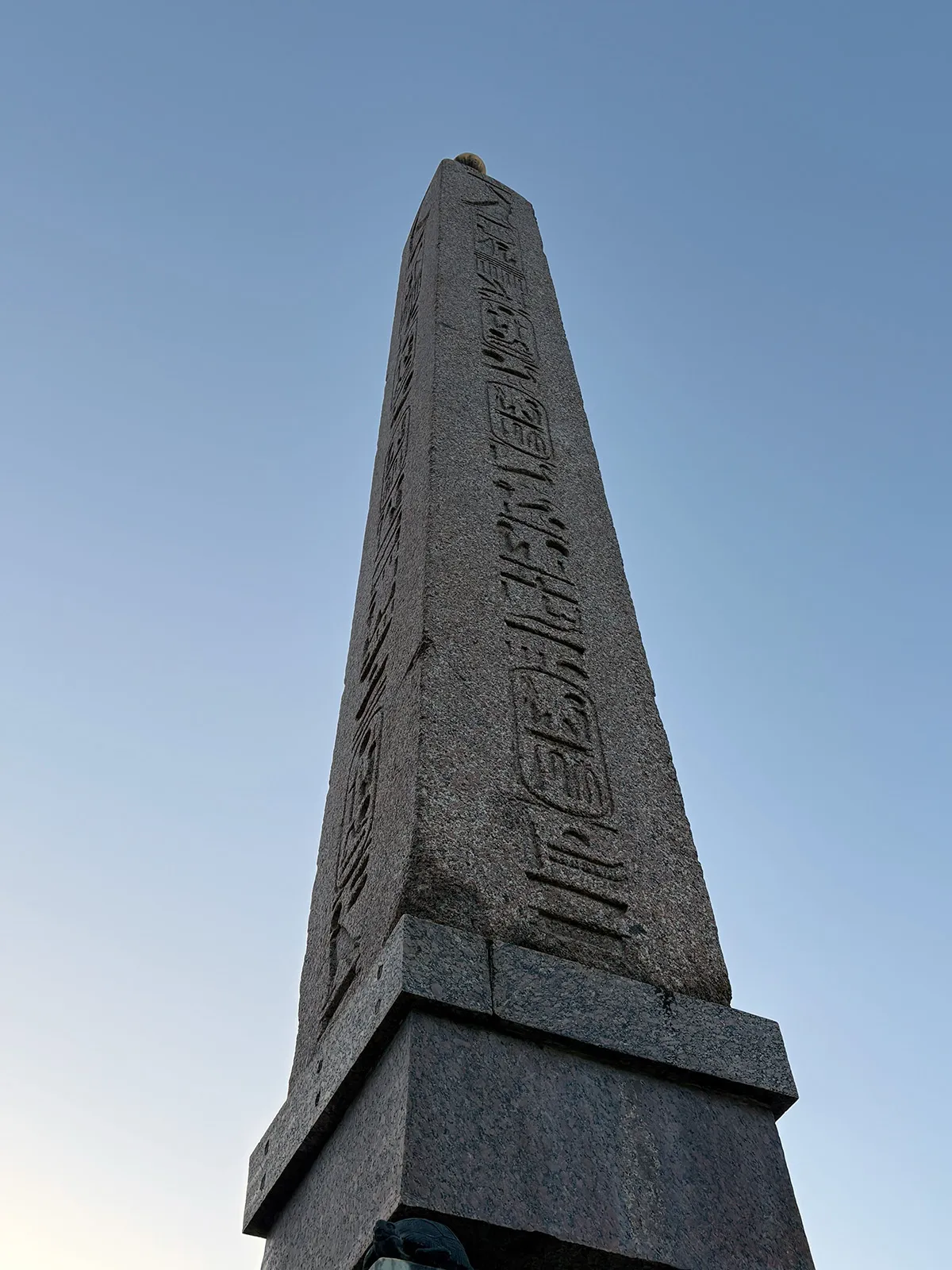 Obelisco egípcio de Ramsés II