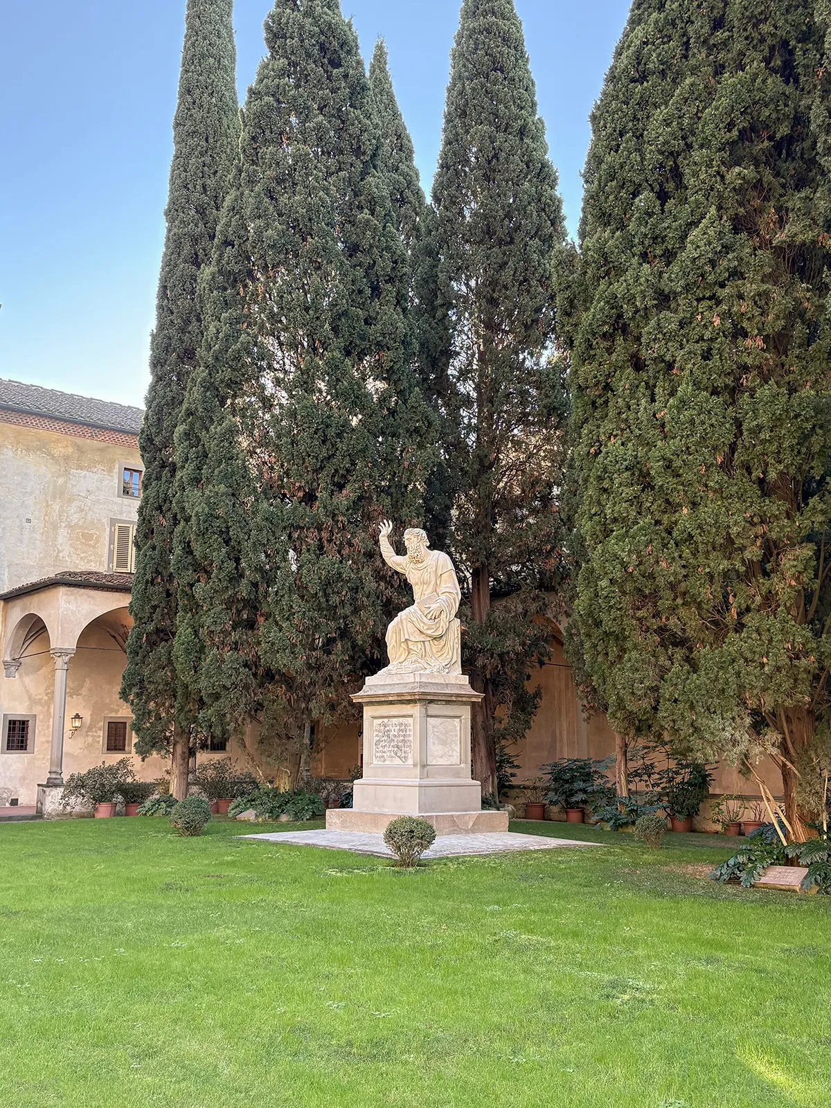 Monumento aos soldados condecorados no claustro