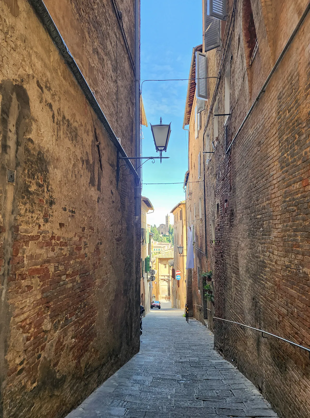 Vielas estreitas revelam a estrutura urbana medieval intacta